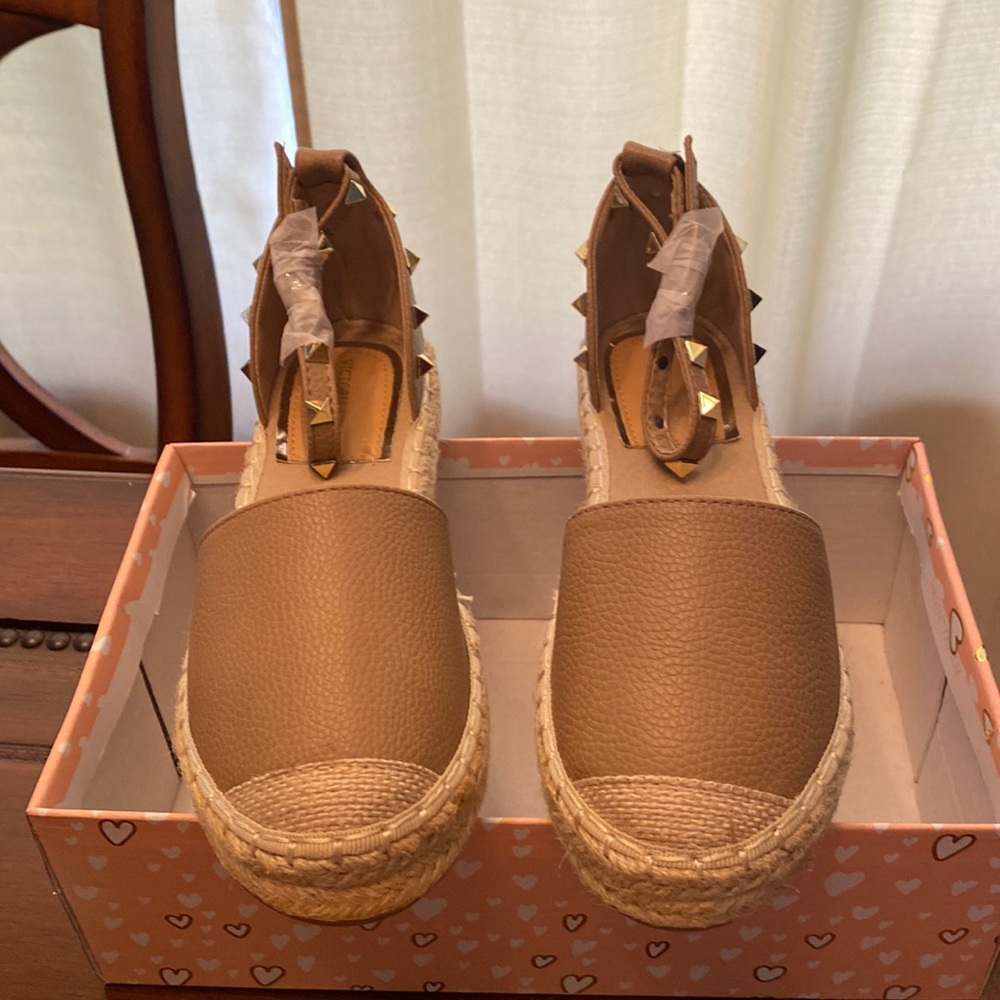 Shoes with gold studs, Taupe color